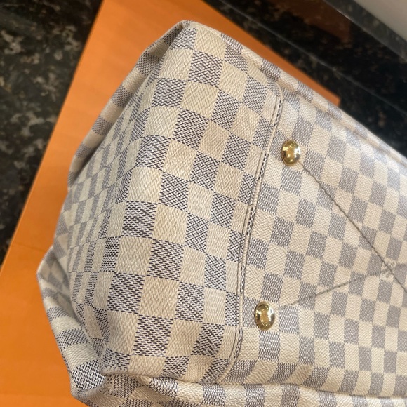 Louis Vuitton Artsy MM- Authentic - Picture 10 of 10